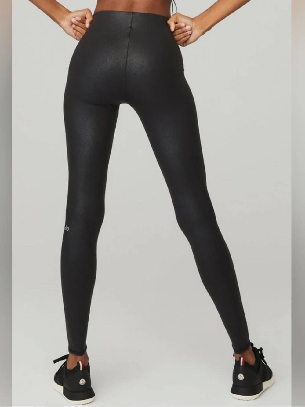 ALO High Waist Shine Legging in Black Shine Size Medium